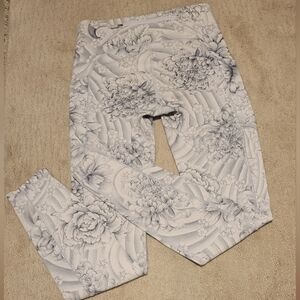 Lululemon Athletica Cream and Gray Patterned Leggings